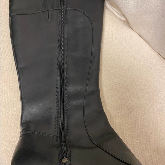 Merrell Black Leather Boots with Rubber Soles - Picture 4 of 6